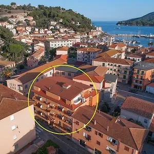 Due Torri Porto Azzurro